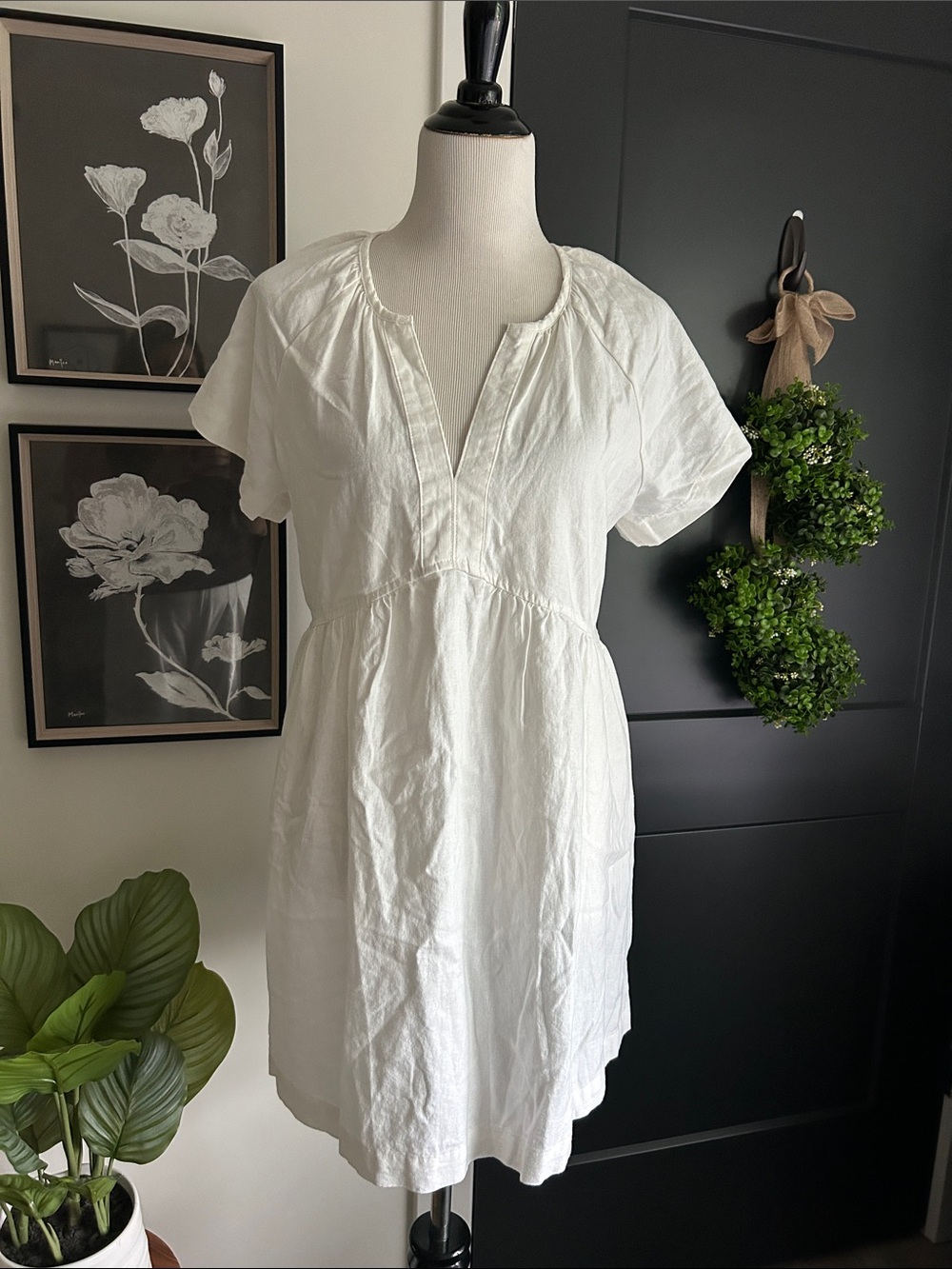 🌷🆕 M lovely White V-Neck Short Sleeve linen rayon dress